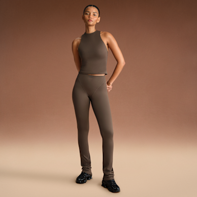 Camiseta de tirantes con espalda deportiva y cuello alto para mujer NikeSKIMS Matte