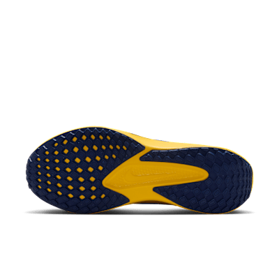 รองเท้าวิ่งโร้ดรันนิ่งผู้ชาย Nike Quest 6