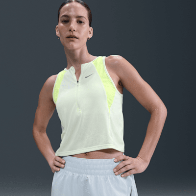 Shorts de correr Dri-FIT de tiro medio con forro de ropa interior para mujer Nike One