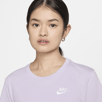 เสื้อยืดผู้หญิง Nike Sportswear Club Essentials