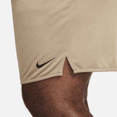 Shorts versátiles sin forro Dri-FIT de 18 cm para hombre Nike Totality