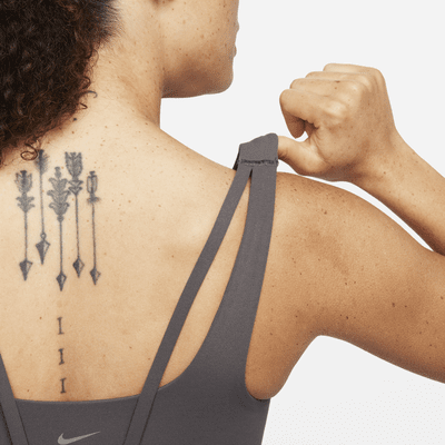 Bra deportivo de media sujeción de corte largo con almohadillas para mujer Nike Zenvy