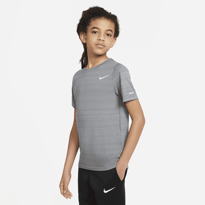 Pinpoint Styring Lav Nike Dri-FIT Miler Older Kids' (Boys') Training Top. Nike LU