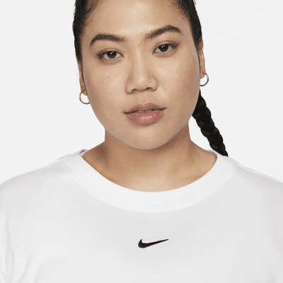 T-shirt Nike Sportswear Essential para mulher (tamanhos grandes)