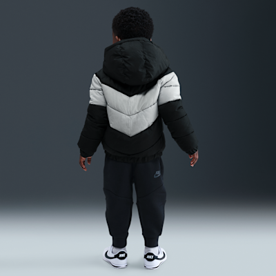 Chamarra acolchada con gorro y diseño de chevrón infantil Nike