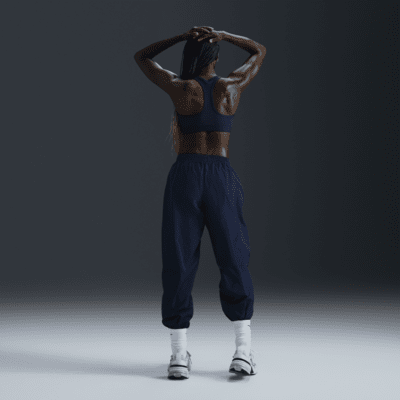 Nike Sportswear Essential Normal Belli Bol Kesimli Dokuma Kadın Jogger'ı