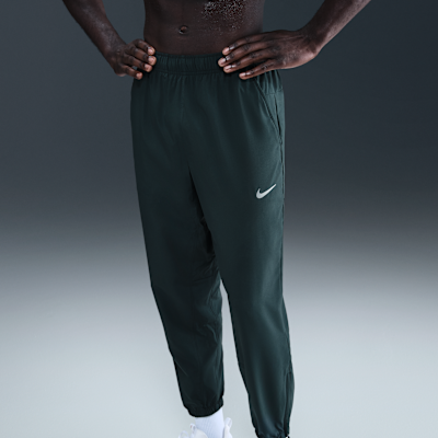 Nike Form vielseitige Hose mit schmal zulaufender Passform und für Herren