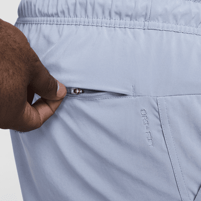 Shorts versátiles sin forro Dri-FIT de 18 cm para hombre Nike Unlimited