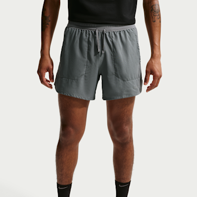 Nike Stride Dri-FIT 13 cm-es, belső rövidnadrággal bélelt férfi futórövidnadrág