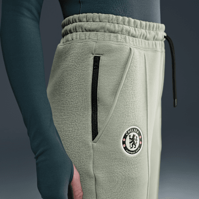 FC Chelsea Tech Nike Football Fleece-Jogger mit mittelhohem Bund (Damen)