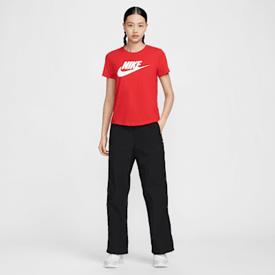 เสื้อยืดผู้หญิงมีโลโก้ Nike Sportswear Essentials