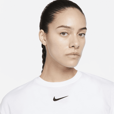 Nike Sportswear Kısaltılmış Kadın Tişörtü