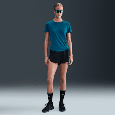 Playera de correr de manga corta Dri-FIT para mujer Nike Tempo Swoosh Run