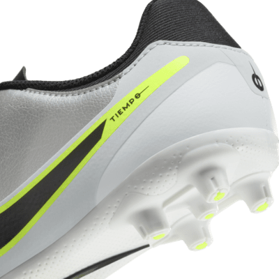 Calzado de fútbol low para terreno duro para niños talla pequeña/grande Nike Jr. Tiempo Legend 10 Academy