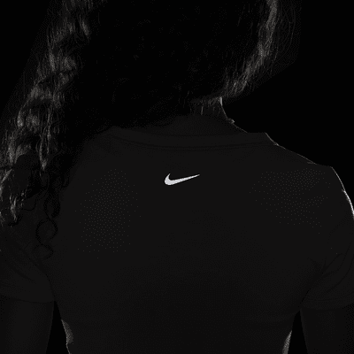 Nike One Fitted Dri-FIT Kısa Kollu Crop Kadın Üstü