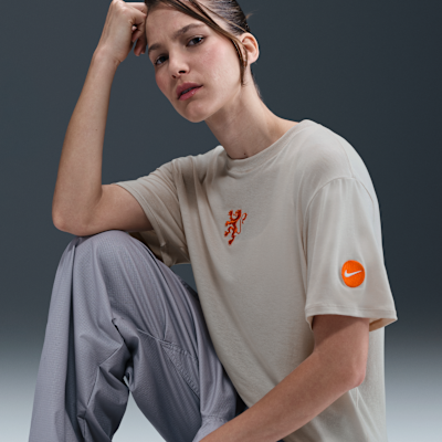 Netherlands Relaxed Women's Nike One Dri-FIT Football Short-Sleeve Top