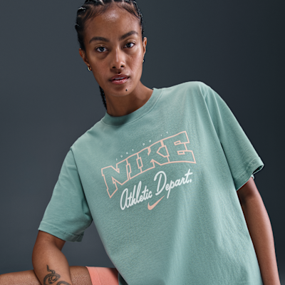 Nike Sportswear Women's Loose Short-Sleeve Graphic T-Shirt