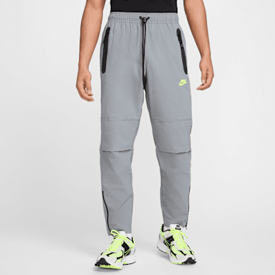 Nike Tech szőtt, nyitott szegélyű férfinadrág