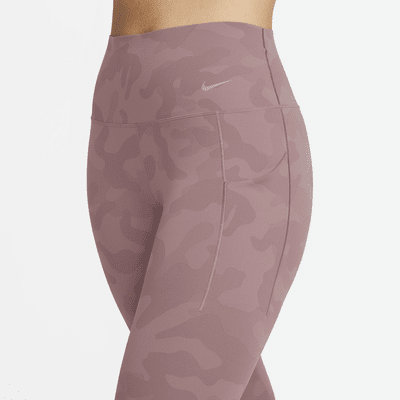 Leggings de camuflaje de 7/8 de tiro alto y media sujeción con bolsillos para mujer Nike Universa