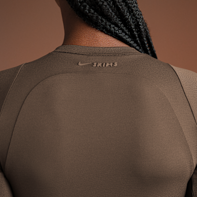 Playera de cuello redondo de manga larga para mujer NikeSKIMS Airy