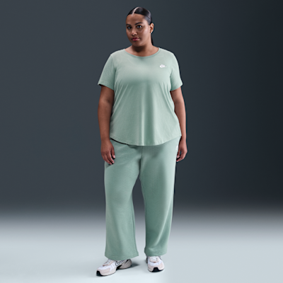 Nike Sportswear Club Essentials Women's T-Shirt (Plus Size)