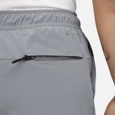 Pants versátiles Dri-FIT de pierna entallada para hombre Nike Unlimited