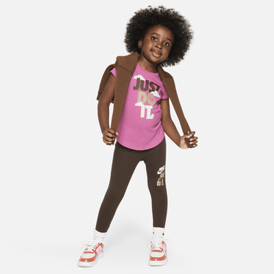 Playera con gráfico infantil Nike Sweet Swoosh "Just Do It"