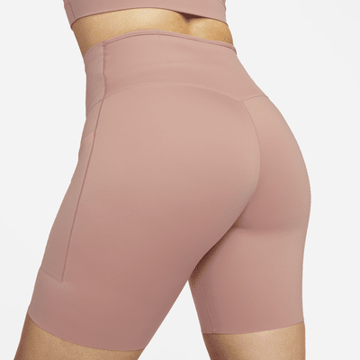 Shorts de ciclismo con bolsillos de tiro alto de 20 cm de sujeción firme para mujer Nike Go