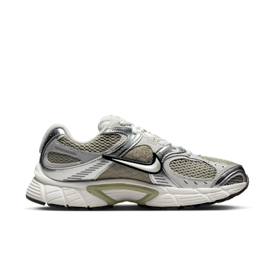 Nike V5 RNR Women's Shoes with Reflective Design Accents