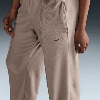 Nike Sportswear Chill Knit Pantalón de velvetón de talle medio - Mujer