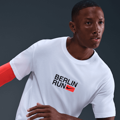 Nike Dri-FIT Kısa Kollu Erkek Koşu Tişörtü