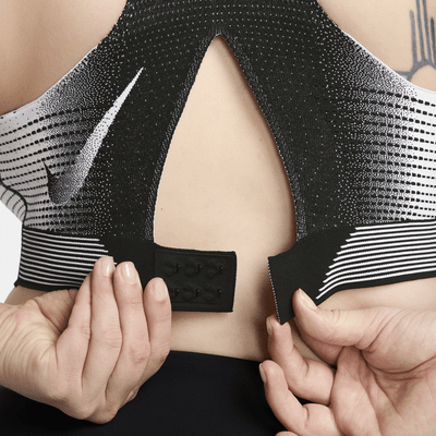 Brassière de sport non rembourrée à maintien supérieur Nike Swoosh Flyknit pour femme