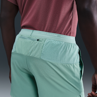 Short de running avec sous-short intégré Dri-FIT Nike Stride 13 cm pour homme