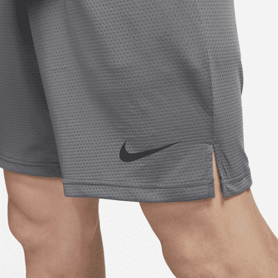 Shorts de entrenamiento con malla para hombre Nike