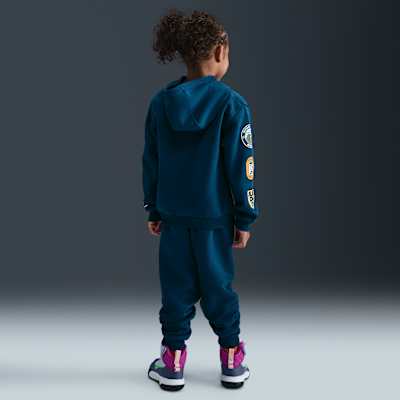 Conjunto de sudadera con gorro sin cierre y joggers de tejido Fleece para niños talla pequeña Nike