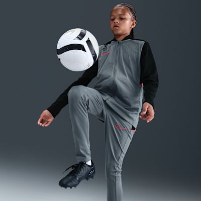 Conjunto deportivo de fútbol Dri-FIT para niños talla grande Nike Academy