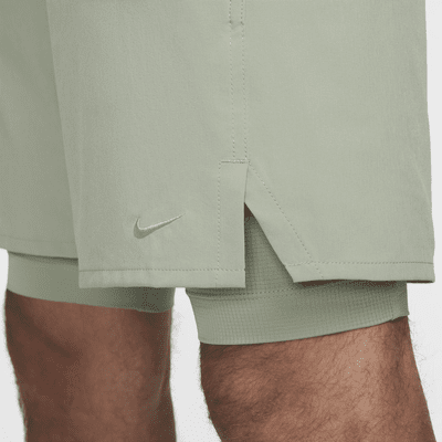 Shorts versátiles Dri-FIT de 18 cm 2 en 1 para hombre Nike Unlimited