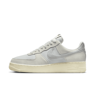 Nike Men's Air Force 1 '07 LV8 Shoes