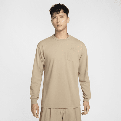 Playera con bolsillo de manga larga para hombre Nike Sportswear Premium Essential