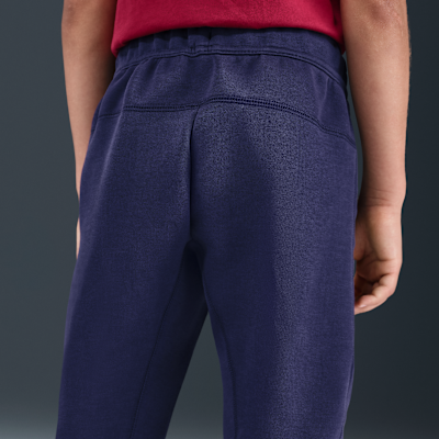 FC Barcelona Tech Pantalón de tejido Fleece de fútbol Nike - Niño