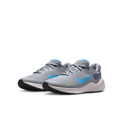 Tenis de correr en pavimento para niños grandes Nike Revolution 7