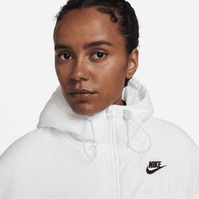 Løstsiddende Nike Sportswear Classic Therma-FIT-dynejakke med hætte til kvinder