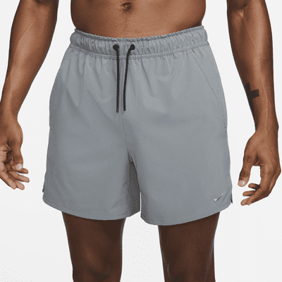 Shorts versátiles sin forro Dri-FIT de 13 cm para hombre Nike Unlimited