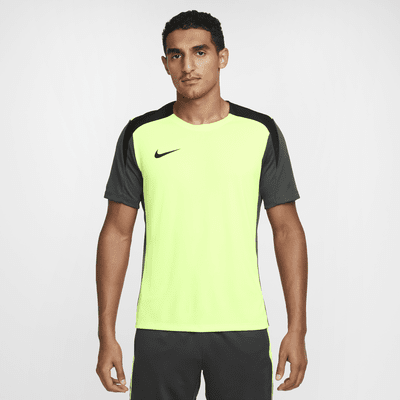 Playera de fútbol de manga corta  Dri-FIT para hombre Nike Strike