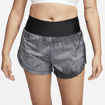 Shorts da running Repel a vita media con slip foderati 8 cm Nike Trail – Donna