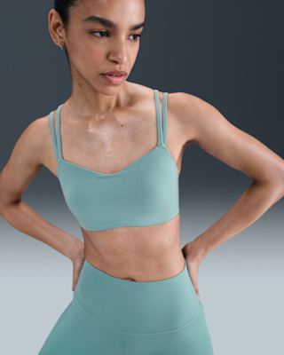 Женские  Nike Zenvy Strappy Light-Support Padded Sports Bra