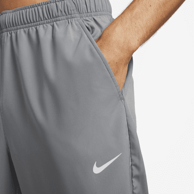 Pants Dri-FIT versátiles con dobladillo abierto para hombre Nike Form