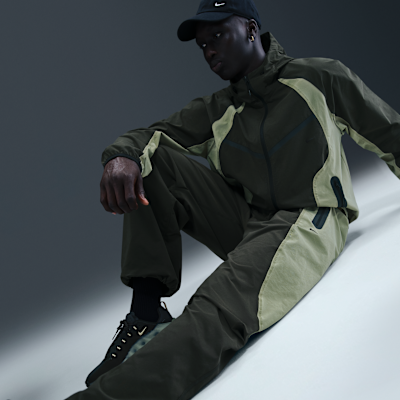 Pantaloni oversize in tessuto Dri-FIT con blocchi di colore Nike Tech – Uomo
