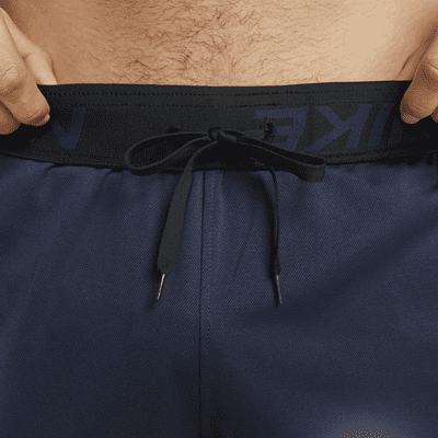 Shorts versátiles sin forro Dri-FIT de 18 cm para hombre Nike Totality