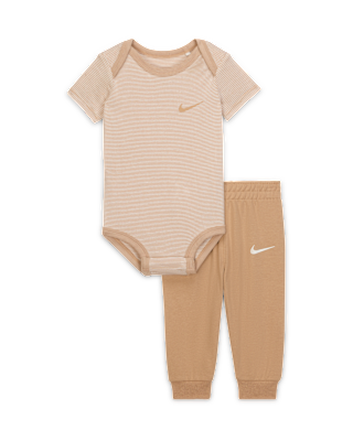 Детские спортивные штаны Nike Baby (0-6M) Striped Bodysuit and Joggers Set